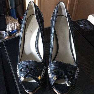 Nine west stitched pumps